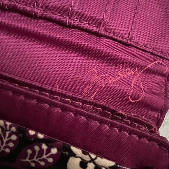VERA BRADLEY Frill Front Row Bi Fold Wallet in Plum Petal *RETIRED PRINT* Purple - Picture 4 of 7